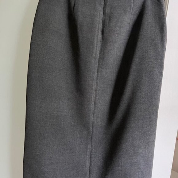 Grey Skirt Beige Trim and Lining Size 8 - Picture 2 of 5